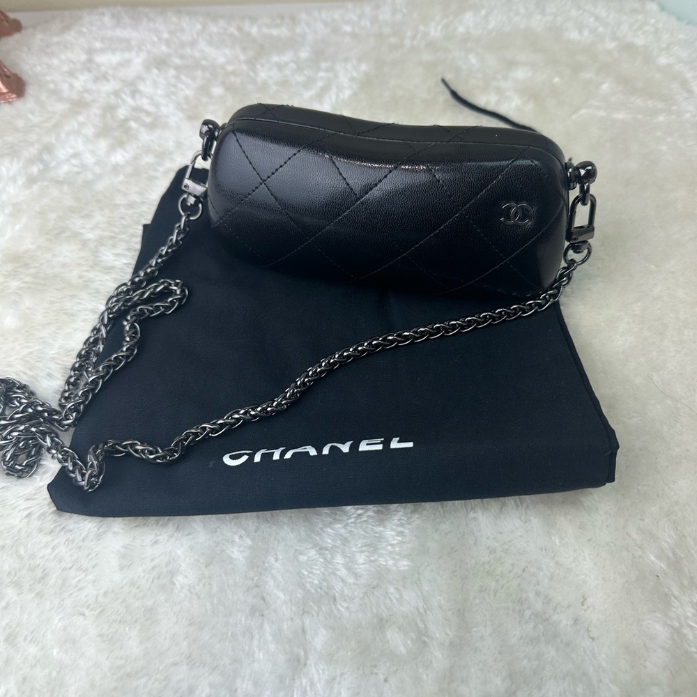 Chanel sunglasses case - Picture 4 of 6